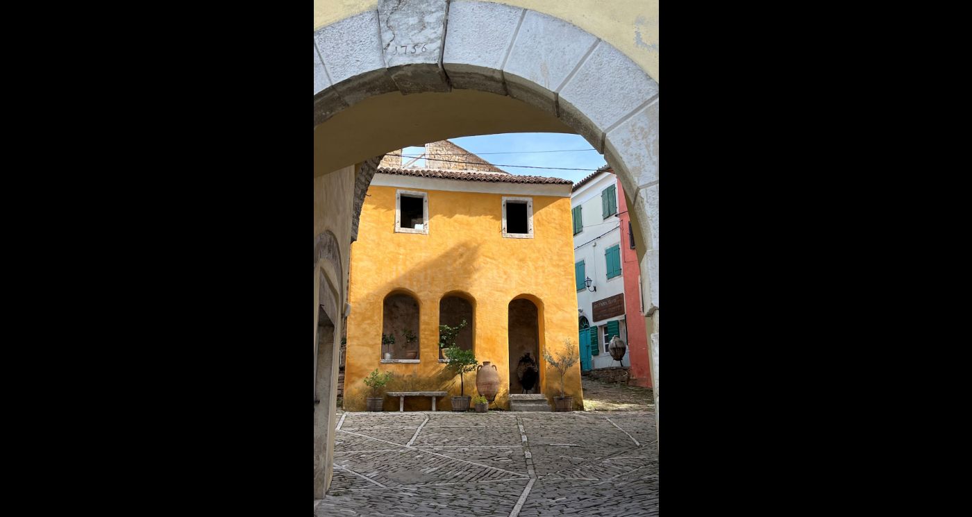 photo of a yellow building in Croatia